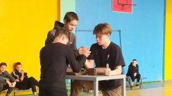 Отборочный этап по армрестлингу среди студентов колледжа