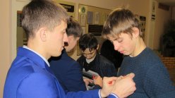 «Красная ленточка - призыв к действию»