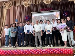 Торжественное вручение дипломов выпускникам