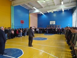 Торжественная линейка каждую учебную неделю
